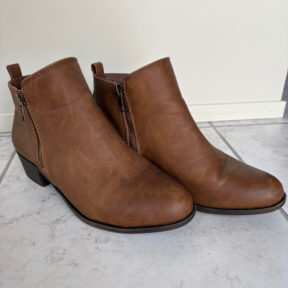Madden Girl - Boleroo - Size 8M - Vegan Leather Women’s Brown Ankle Boots